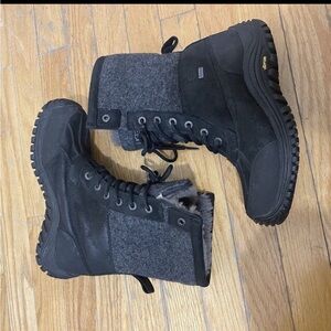 UGG Women's Black and Gray Adirondack boot -7